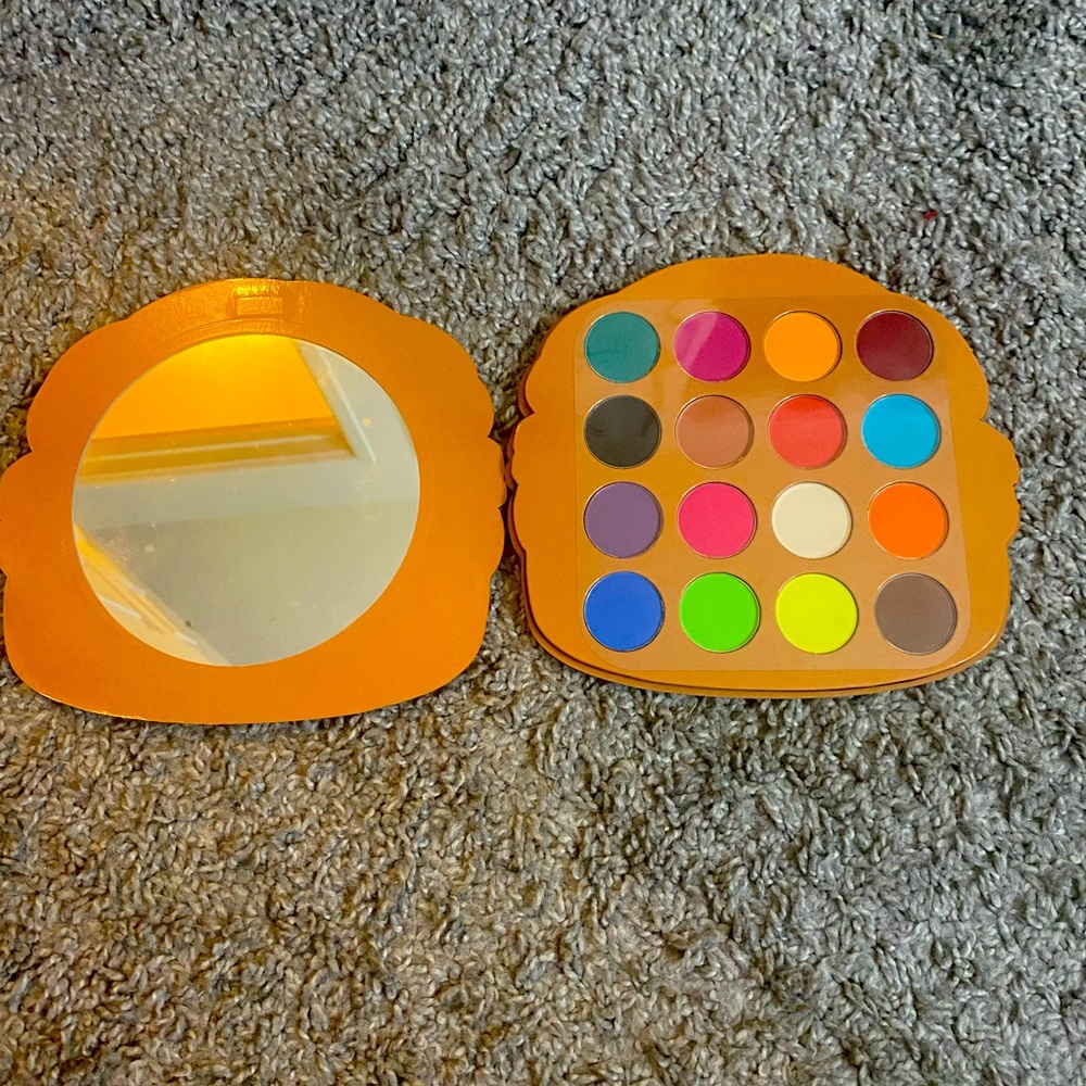 BOMB BURGER EYESHADOW PALETTE